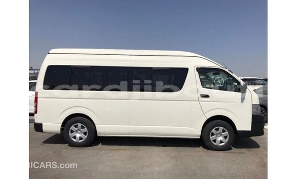 Acheter Import Voiture Toyota Hiace Blanc à Import - Dubai, Ali Sabieh Region Acheter Import Voiture Toyota Hiace Blanc à Import - Dubai, Ali Sabieh Region