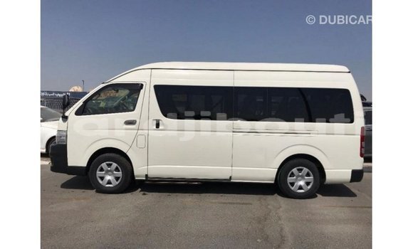 Acheter Import Voiture Toyota Hiace Blanc à Import - Dubai, Ali Sabieh Region Acheter Import Voiture Toyota Hiace Blanc à Import - Dubai, Ali Sabieh Region