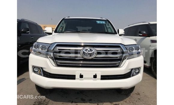Acheter Import Voiture Toyota Land Cruiser Blanc à Import - Dubai, Ali Sabieh Region Acheter Import Voiture Toyota Land Cruiser Blanc à Import - Dubai, Ali Sabieh Region