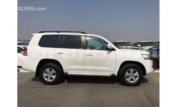 Acheter Import Voiture Toyota Land Cruiser Blanc à Import - Dubai, Ali Sabieh Region Acheter Import Voiture Toyota Land Cruiser Blanc à Import - Dubai, Ali Sabieh Region