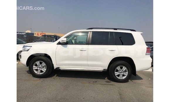 Acheter Import Voiture Toyota Land Cruiser Blanc à Import - Dubai, Ali Sabieh Region Acheter Import Voiture Toyota Land Cruiser Blanc à Import - Dubai, Ali Sabieh Region