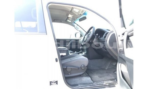 Acheter Import Voiture Toyota Land Cruiser Blanc à Import - Dubai, Ali Sabieh Region Acheter Import Voiture Toyota Land Cruiser Blanc à Import - Dubai, Ali Sabieh Region