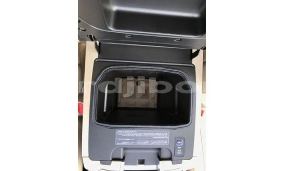 Acheter Import Voiture Toyota Land Cruiser Noir à Import - Dubai, Ali Sabieh Region Acheter Import Voiture Toyota Land Cruiser Noir à Import - Dubai, Ali Sabieh Region