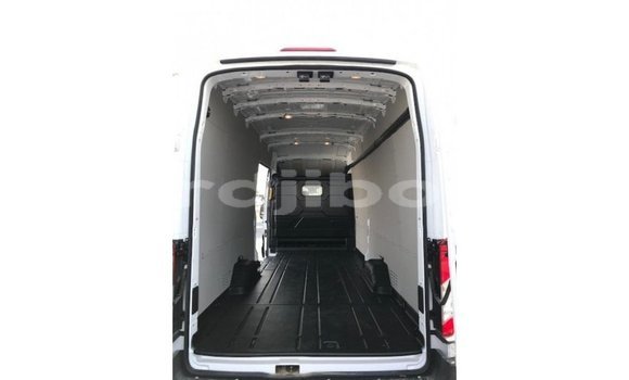 Acheter Import Voiture Ford Club Wagon Blanc à Import - Dubai, Ali Sabieh Region Acheter Import Voiture Ford Club Wagon Blanc à Import - Dubai, Ali Sabieh Region