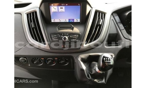 Acheter Import Voiture Ford Club Wagon Blanc à Import - Dubai, Ali Sabieh Region Acheter Import Voiture Ford Club Wagon Blanc à Import - Dubai, Ali Sabieh Region