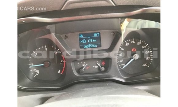 Acheter Import Voiture Ford Club Wagon Blanc à Import - Dubai, Ali Sabieh Region Acheter Import Voiture Ford Club Wagon Blanc à Import - Dubai, Ali Sabieh Region