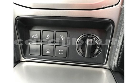 Acheter Import Voiture Toyota Prado Blanc à Import - Dubai, Ali Sabieh Region Acheter Import Voiture Toyota Prado Blanc à Import - Dubai, Ali Sabieh Region