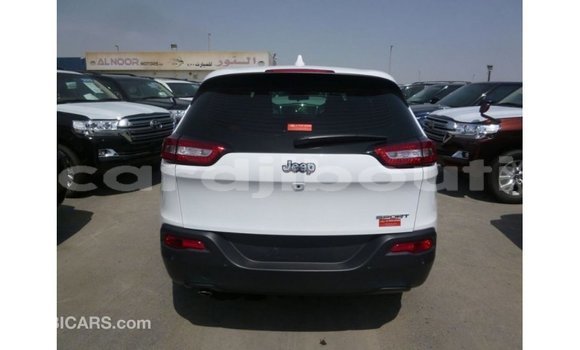 Acheter Import Voiture Jeep Cherokee Blanc à Import - Dubai, Ali Sabieh Region Acheter Import Voiture Jeep Cherokee Blanc à Import - Dubai, Ali Sabieh Region