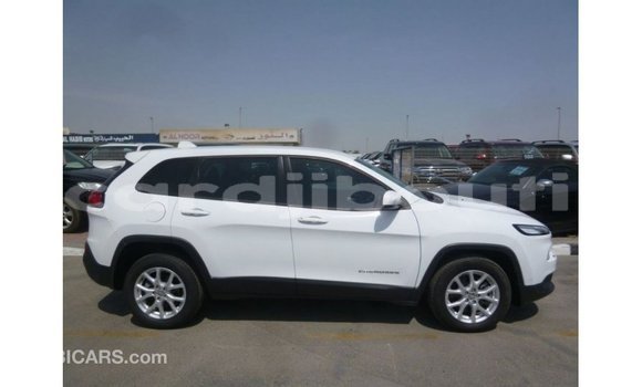 Acheter Import Voiture Jeep Cherokee Blanc à Import - Dubai, Ali Sabieh Region Acheter Import Voiture Jeep Cherokee Blanc à Import - Dubai, Ali Sabieh Region