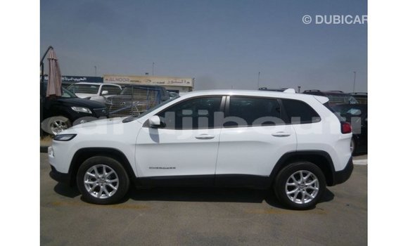 Acheter Import Voiture Jeep Cherokee Blanc à Import - Dubai, Ali Sabieh Region Acheter Import Voiture Jeep Cherokee Blanc à Import - Dubai, Ali Sabieh Region