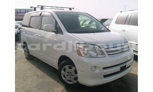 Acheter Import Voiture Toyota Noah Blanc à Import - Dubai, Ali Sabieh Region Acheter Import Voiture Toyota Noah Blanc à Import - Dubai, Ali Sabieh Region