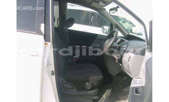 Acheter Import Voiture Toyota Noah Blanc à Import - Dubai, Ali Sabieh Region Acheter Import Voiture Toyota Noah Blanc à Import - Dubai, Ali Sabieh Region
