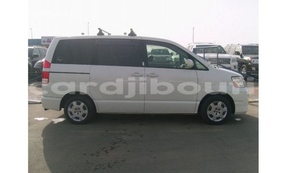 Acheter Import Voiture Toyota Noah Blanc à Import - Dubai, Ali Sabieh Region Acheter Import Voiture Toyota Noah Blanc à Import - Dubai, Ali Sabieh Region