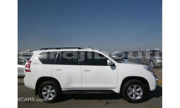 Acheter Import Voiture Toyota Prado Blanc à Import - Dubai, Ali Sabieh Region Acheter Import Voiture Toyota Prado Blanc à Import - Dubai, Ali Sabieh Region