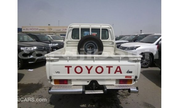 Acheter Import Voiture Toyota Land Cruiser Blanc à Import - Dubai, Ali Sabieh Region Acheter Import Voiture Toyota Land Cruiser Blanc à Import - Dubai, Ali Sabieh Region