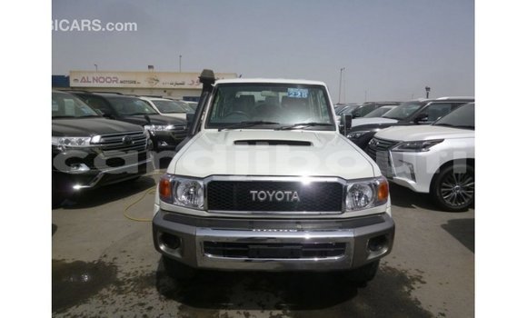 Acheter Import Voiture Toyota Land Cruiser Blanc à Import - Dubai, Ali Sabieh Region Acheter Import Voiture Toyota Land Cruiser Blanc à Import - Dubai, Ali Sabieh Region