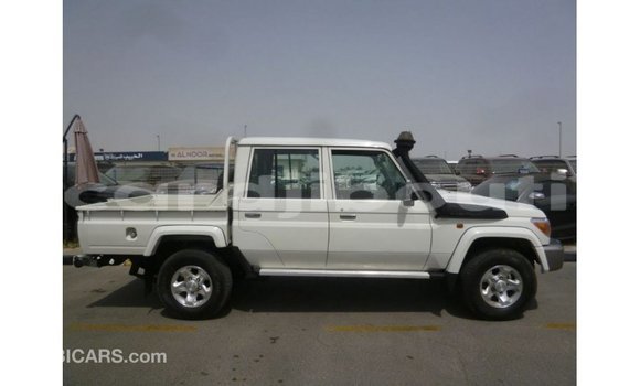 Acheter Import Voiture Toyota Land Cruiser Blanc à Import - Dubai, Ali Sabieh Region Acheter Import Voiture Toyota Land Cruiser Blanc à Import - Dubai, Ali Sabieh Region