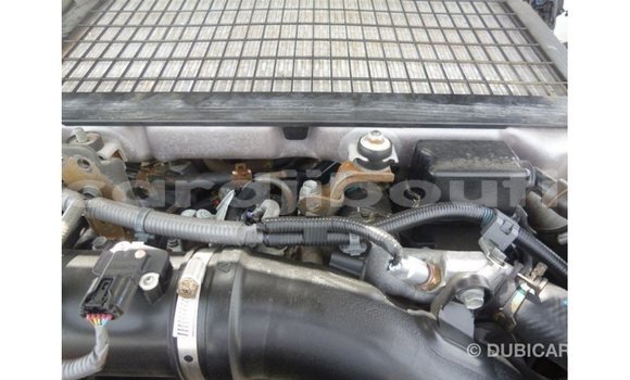 Acheter Import Voiture Toyota Land Cruiser Blanc à Import - Dubai, Ali Sabieh Region Acheter Import Voiture Toyota Land Cruiser Blanc à Import - Dubai, Ali Sabieh Region