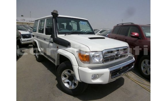 Acheter Import Voiture Toyota Land Cruiser Blanc à Import - Dubai, Ali Sabieh Region Acheter Import Voiture Toyota Land Cruiser Blanc à Import - Dubai, Ali Sabieh Region