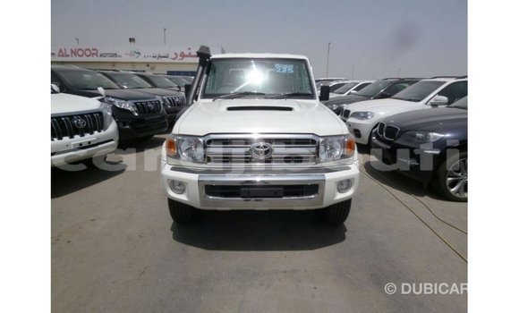 Acheter Import Voiture Toyota Land Cruiser Blanc à Import - Dubai, Ali Sabieh Region Acheter Import Voiture Toyota Land Cruiser Blanc à Import - Dubai, Ali Sabieh Region