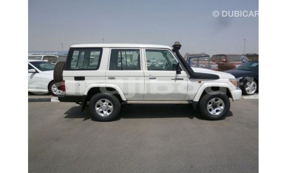 Acheter Import Voiture Toyota Land Cruiser Blanc à Import - Dubai, Ali Sabieh Region Acheter Import Voiture Toyota Land Cruiser Blanc à Import - Dubai, Ali Sabieh Region