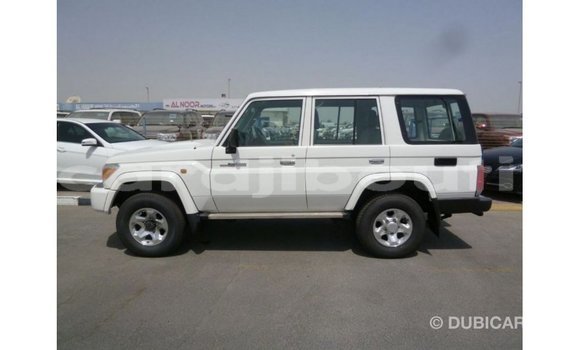Acheter Import Voiture Toyota Land Cruiser Blanc à Import - Dubai, Ali Sabieh Region Acheter Import Voiture Toyota Land Cruiser Blanc à Import - Dubai, Ali Sabieh Region