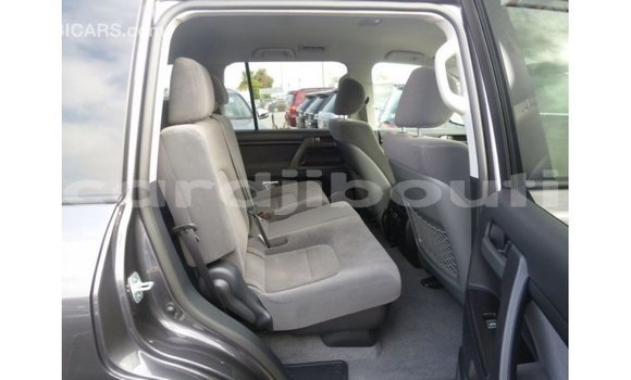 Acheter Import Voiture Toyota Land Cruiser Autre à Import - Dubai, Ali Sabieh Region Acheter Import Voiture Toyota Land Cruiser Autre à Import - Dubai, Ali Sabieh Region