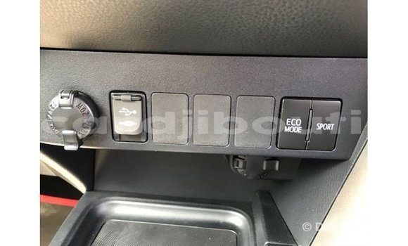 Acheter Import Voiture Toyota 4Runner Blanc à Import - Dubai, Ali Sabieh Region Acheter Import Voiture Toyota 4Runner Blanc à Import - Dubai, Ali Sabieh Region