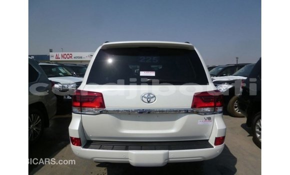 Acheter Import Voiture Toyota Land Cruiser Blanc à Import - Dubai, Ali Sabieh Region Acheter Import Voiture Toyota Land Cruiser Blanc à Import - Dubai, Ali Sabieh Region