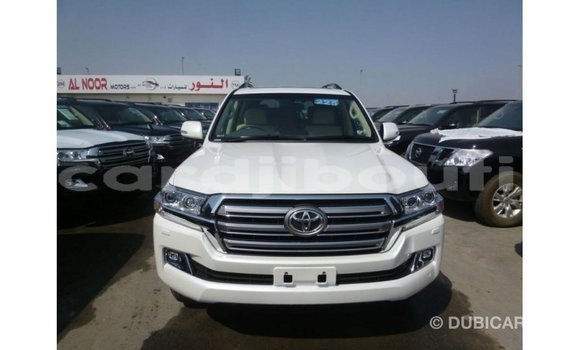 Acheter Import Voiture Toyota Land Cruiser Blanc à Import - Dubai, Ali Sabieh Region Acheter Import Voiture Toyota Land Cruiser Blanc à Import - Dubai, Ali Sabieh Region