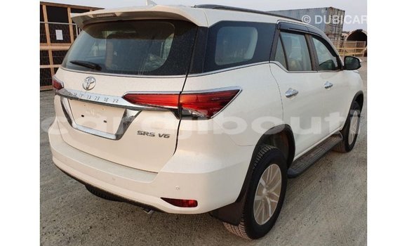 Acheter Import Voiture Toyota Fortuner Blanc à Import - Dubai, Ali Sabieh Region Acheter Import Voiture Toyota Fortuner Blanc à Import - Dubai, Ali Sabieh Region