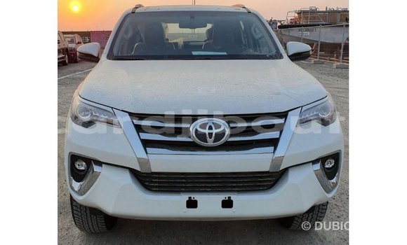 Acheter Import Voiture Toyota Fortuner Blanc à Import - Dubai, Ali Sabieh Region Acheter Import Voiture Toyota Fortuner Blanc à Import - Dubai, Ali Sabieh Region