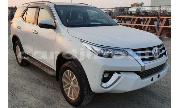 Acheter Import Voiture Toyota Fortuner Blanc à Import - Dubai, Ali Sabieh Region Acheter Import Voiture Toyota Fortuner Blanc à Import - Dubai, Ali Sabieh Region