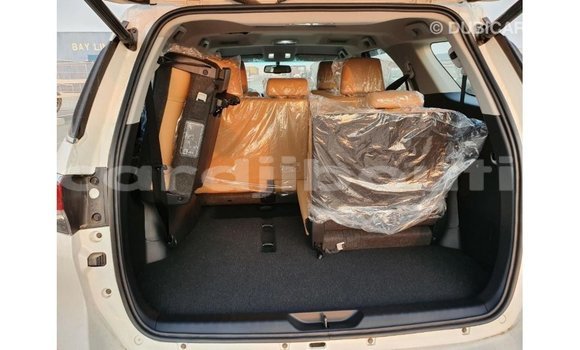 Acheter Import Voiture Toyota Fortuner Blanc à Import - Dubai, Ali Sabieh Region Acheter Import Voiture Toyota Fortuner Blanc à Import - Dubai, Ali Sabieh Region