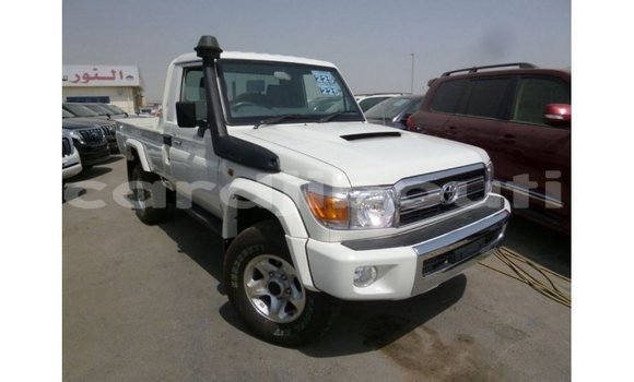 Acheter Import Voiture Toyota Land Cruiser Blanc à Import - Dubai, Ali Sabieh Region Acheter Import Voiture Toyota Land Cruiser Blanc à Import - Dubai, Ali Sabieh Region