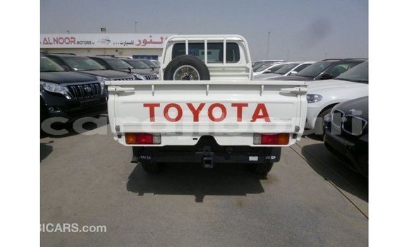 Acheter Import Voiture Toyota Land Cruiser Blanc à Import - Dubai, Ali Sabieh Region Acheter Import Voiture Toyota Land Cruiser Blanc à Import - Dubai, Ali Sabieh Region