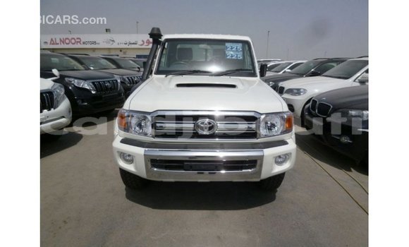 Acheter Import Voiture Toyota Land Cruiser Blanc à Import - Dubai, Ali Sabieh Region Acheter Import Voiture Toyota Land Cruiser Blanc à Import - Dubai, Ali Sabieh Region
