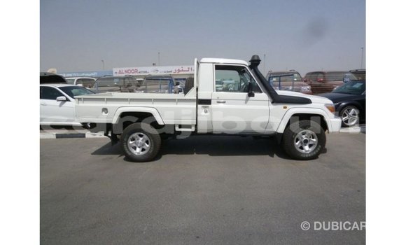 Acheter Import Voiture Toyota Land Cruiser Blanc à Import - Dubai, Ali Sabieh Region Acheter Import Voiture Toyota Land Cruiser Blanc à Import - Dubai, Ali Sabieh Region