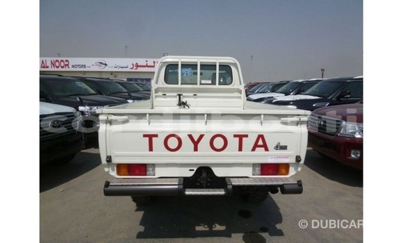 Acheter Import Voiture Toyota Land Cruiser Blanc à Import - Dubai, Ali Sabieh Region Acheter Import Voiture Toyota Land Cruiser Blanc à Import - Dubai, Ali Sabieh Region