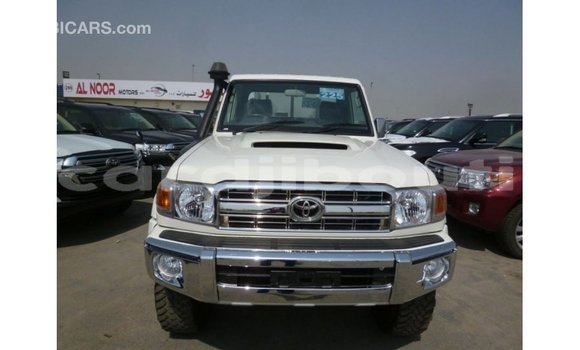 Acheter Import Voiture Toyota Land Cruiser Blanc à Import - Dubai, Ali Sabieh Region Acheter Import Voiture Toyota Land Cruiser Blanc à Import - Dubai, Ali Sabieh Region