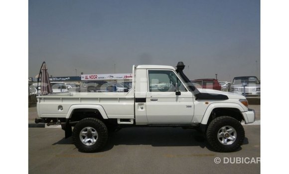 Acheter Import Voiture Toyota Land Cruiser Blanc à Import - Dubai, Ali Sabieh Region Acheter Import Voiture Toyota Land Cruiser Blanc à Import - Dubai, Ali Sabieh Region