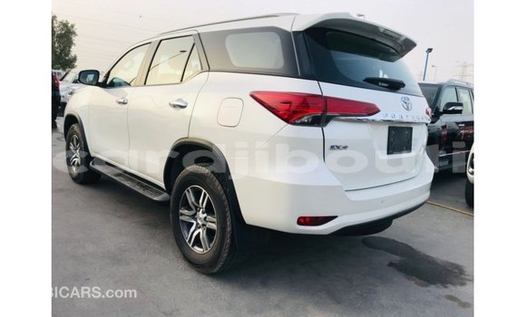 Acheter Import Voiture Toyota Fortuner Blanc à Import - Dubai, Ali Sabieh Region Acheter Import Voiture Toyota Fortuner Blanc à Import - Dubai, Ali Sabieh Region