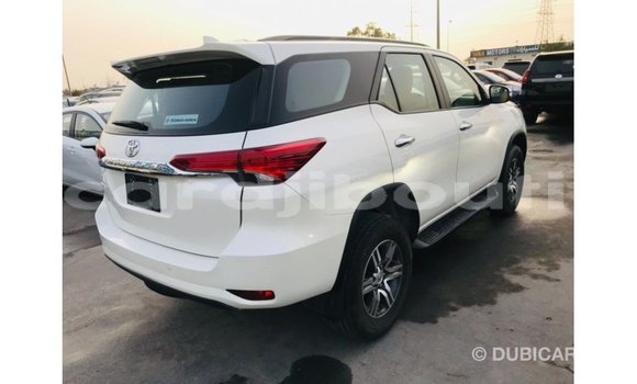 Acheter Import Voiture Toyota Fortuner Blanc à Import - Dubai, Ali Sabieh Region Acheter Import Voiture Toyota Fortuner Blanc à Import - Dubai, Ali Sabieh Region