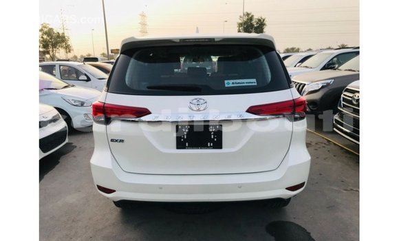 Acheter Import Voiture Toyota Fortuner Blanc à Import - Dubai, Ali Sabieh Region Acheter Import Voiture Toyota Fortuner Blanc à Import - Dubai, Ali Sabieh Region