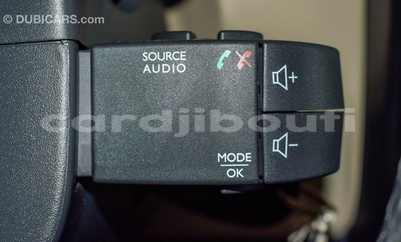 Acheter Import Voiture Renault Duster Blanc à Import - Dubai, Ali Sabieh Region Acheter Import Voiture Renault Duster Blanc à Import - Dubai, Ali Sabieh Region