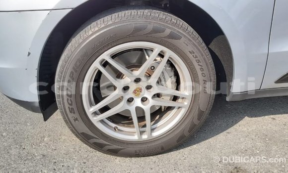 Acheter Import Voiture Porsche Macan Autre à Import - Dubai, Ali Sabieh Region Acheter Import Voiture Porsche Macan Autre à Import - Dubai, Ali Sabieh Region