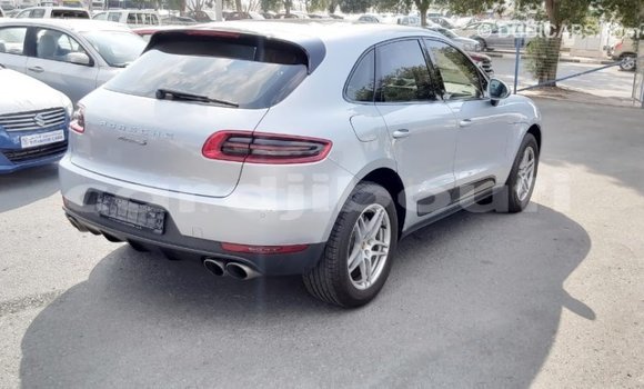 Acheter Import Voiture Porsche Macan Autre à Import - Dubai, Ali Sabieh Region Acheter Import Voiture Porsche Macan Autre à Import - Dubai, Ali Sabieh Region