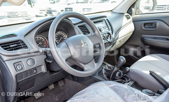 Acheter Import Voiture Mitsubishi L200 Blanc à Import - Dubai, Ali Sabieh Region Acheter Import Voiture Mitsubishi L200 Blanc à Import - Dubai, Ali Sabieh Region