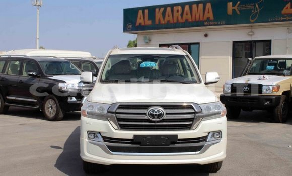 Acheter Import Voiture Toyota Land Cruiser Blanc à Import - Dubai, Ali Sabieh Region Acheter Import Voiture Toyota Land Cruiser Blanc à Import - Dubai, Ali Sabieh Region