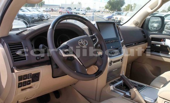 Acheter Import Voiture Toyota Land Cruiser Blanc à Import - Dubai, Ali Sabieh Region Acheter Import Voiture Toyota Land Cruiser Blanc à Import - Dubai, Ali Sabieh Region
